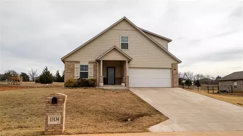 13134 Huntington Dr, Edmond, OK 73025