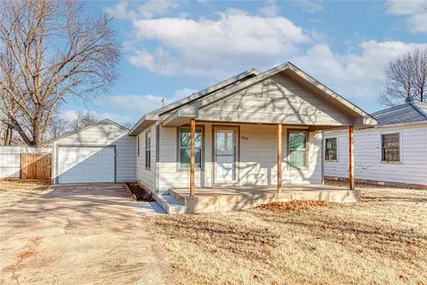 1217 W 6th St, Elk City, OK 73644