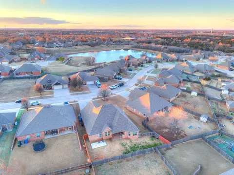 View/Area - 307 Summit Bnd, Norman, OK 73071 photo 1 of 2