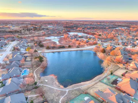 View/Area - 307 Summit Bnd, Norman, OK 73071 photo 2 of 2