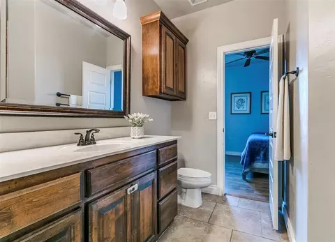 Bath - 307 Summit Bnd, Norman, OK 73071 photo 4 of 6
