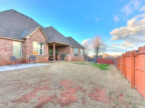 Exterior - 307 Summit Bnd, Norman, OK 73071 photo 3 of 4