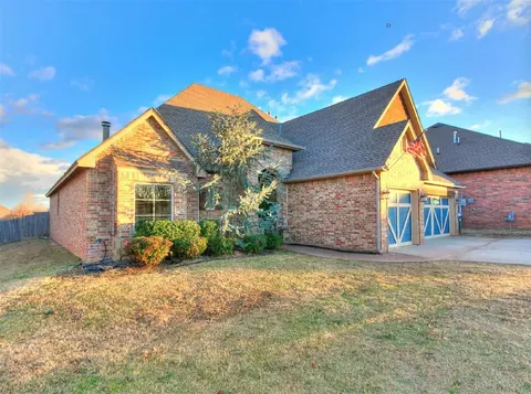 Exterior - 307 Summit Bnd, Norman, OK 73071 photo 2 of 4