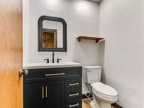 Bath - 2000 Morgan Dr, Norman, OK 73069 photo 3 of 5