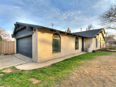 Exterior - 2000 Morgan Dr, Norman, OK 73069 photo 4 of 8