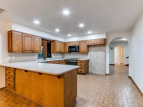 Kitchen - 2000 Morgan Dr, Norman, OK 73069 photo 1 of 2