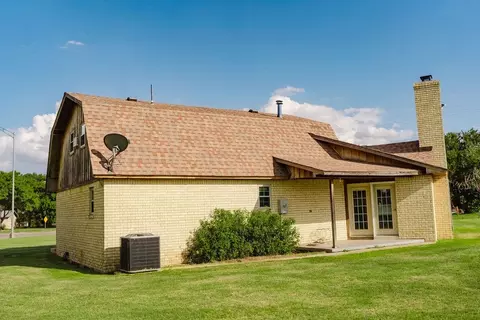 Exterior - 503 N Sheb Wooley Ave, Erick, OK 73645 photo 7 of 9