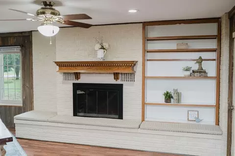 Living - 503 N Sheb Wooley Ave, Erick, OK 73645 photo 3 of 4