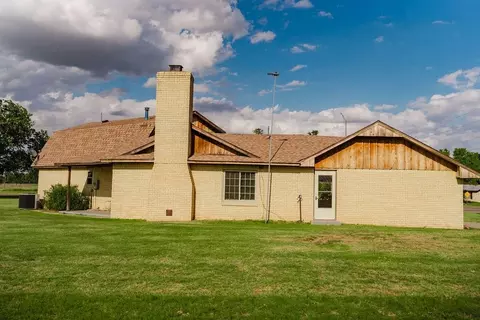 Exterior - 503 N Sheb Wooley Ave, Erick, OK 73645 photo 8 of 9