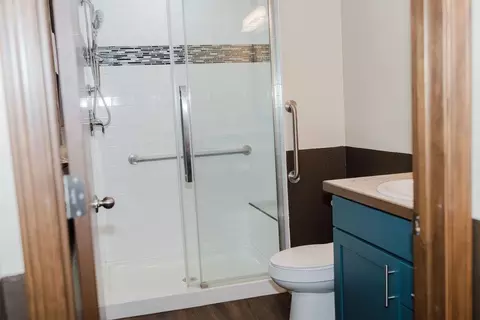 Bath - 503 N Sheb Wooley Ave, Erick, OK 73645 photo 2 of 6