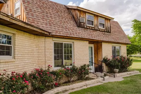 Exterior - 503 N Sheb Wooley Ave, Erick, OK 73645 photo 4 of 9