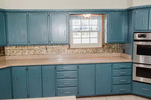 Kitchen - 503 N Sheb Wooley Ave, Erick, OK 73645 photo 3 of 7