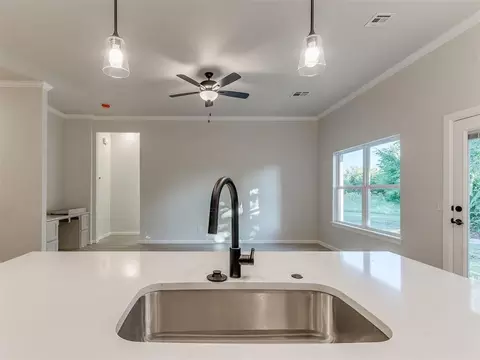 1500 Stirrup Way, Yukon, OK 73099