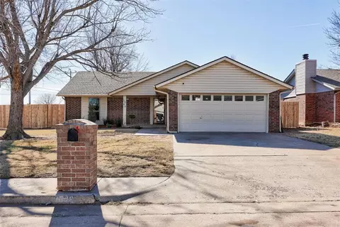 1046 Walsh Ln, Yukon, OK 73099