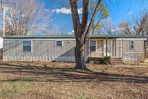 723 S 3rd St, Kingfisher, OK 73750