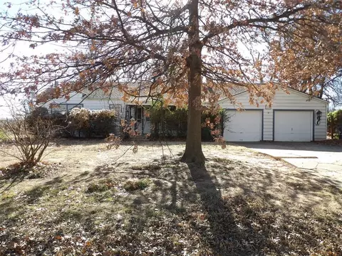 5804 NW 57th St, Warr Acres, OK 73122