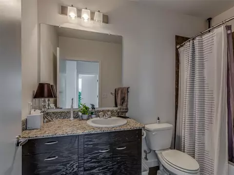 Bath - 401 E Boyd St #305, Norman, OK 73069 photo 2 of 3