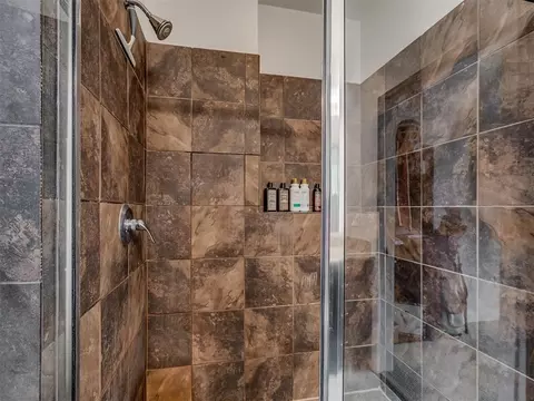 Bath - 401 E Boyd St #305, Norman, OK 73069 photo 1 of 3
