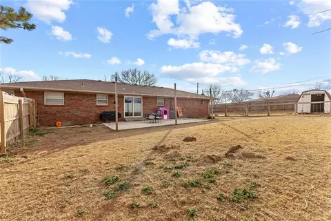Exterior - 133 E 7th St, Hydro, OK 73048 photo 3 of 3