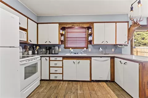 Kitchen - 133 E 7th St, Hydro, OK 73048 photo 2 of 2