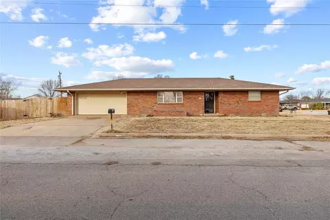133 E 7th St, Hydro, OK 73048