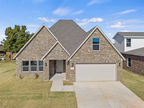 810 Chateau Ct, Kingfisher, OK 73750