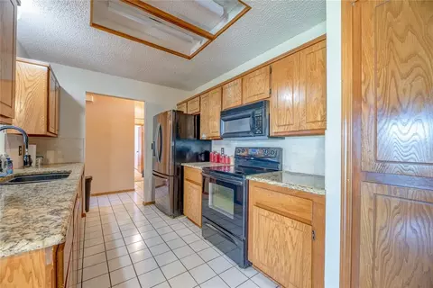 304 Bradgate Dr, Yukon, OK 73099