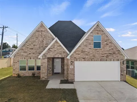 801 Chateau Ct, Kingfisher, OK 73750