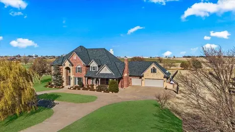 108 E Stroh Ave, Okarche, OK 73762