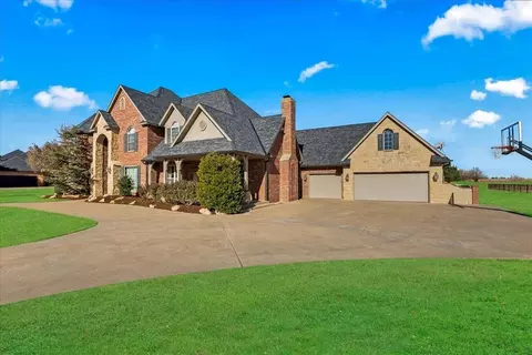 Exterior - 108 E Stroh Ave, Okarche, OK 73762 photo 3 of 5