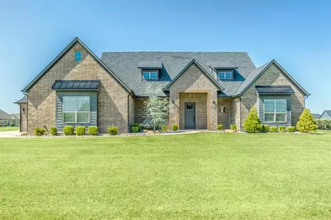 10028 Lacewood Dr, Edmond, OK 73025