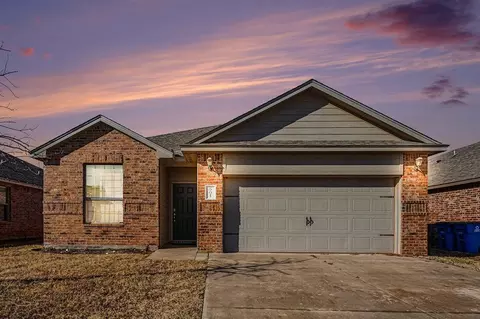 501 Saint James Pl, Newcastle, OK 73065