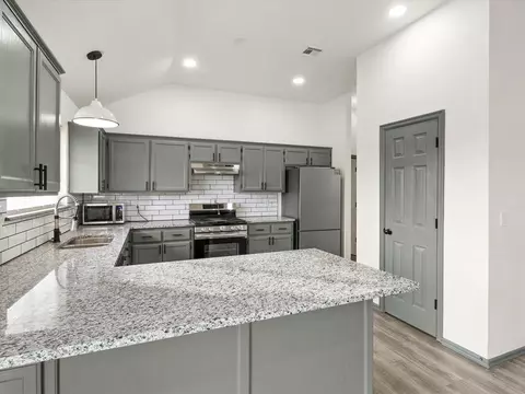 Kitchen - 1701 Sumac Dr, Norman, OK 73071 photo 4 of 5