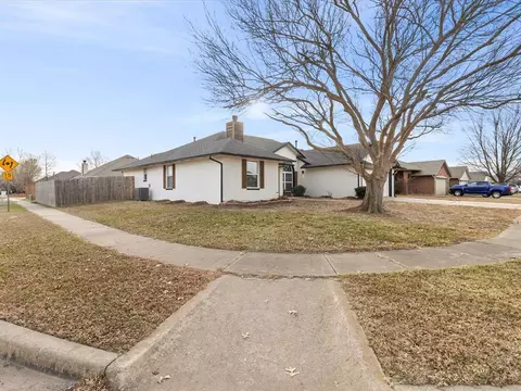 Exterior - 1701 Sumac Dr, Norman, OK 73071 photo 3 of 8