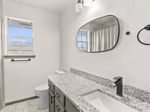 Bath - 1701 Sumac Dr, Norman, OK 73071 photo 4 of 4
