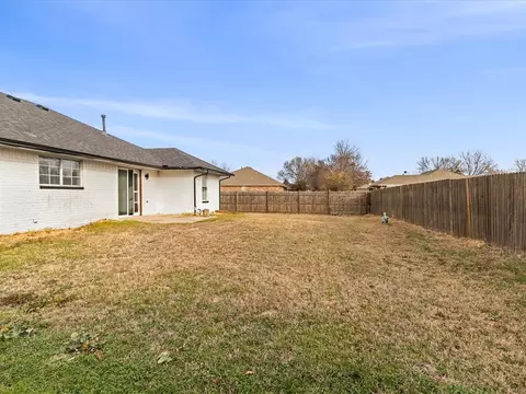 Exterior - 1701 Sumac Dr, Norman, OK 73071 photo 8 of 8