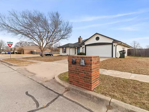 Exterior - 1701 Sumac Dr, Norman, OK 73071 photo 2 of 8