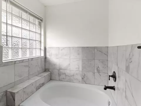 Bath - 1701 Sumac Dr, Norman, OK 73071 photo 3 of 4