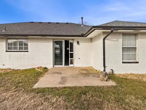 Exterior - 1701 Sumac Dr, Norman, OK 73071 photo 6 of 8