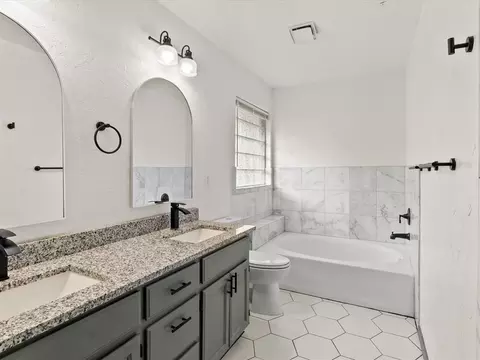Bath - 1701 Sumac Dr, Norman, OK 73071 photo 1 of 4