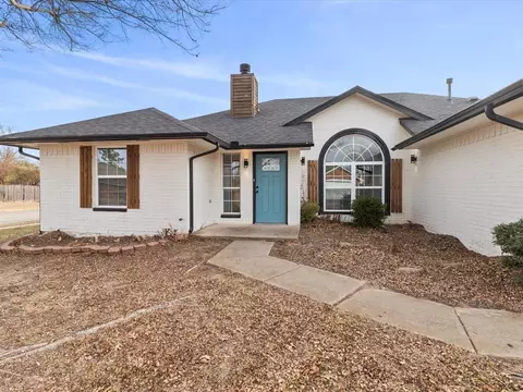 Exterior - 1701 Sumac Dr, Norman, OK 73071 photo 5 of 8