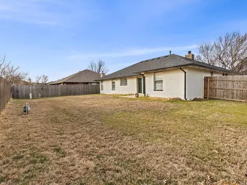 Exterior - 1701 Sumac Dr, Norman, OK 73071 photo 7 of 8