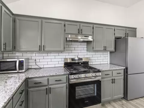 Kitchen - 1701 Sumac Dr, Norman, OK 73071 photo 3 of 5