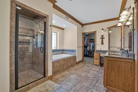 Bath - 20966 E County Road 155, Altus, OK 73521 photo 2 of 6