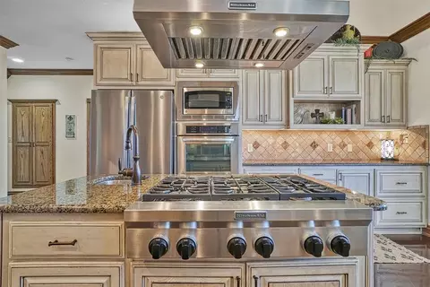 Kitchen - 20966 E County Road 155, Altus, OK 73521 photo 6 of 7