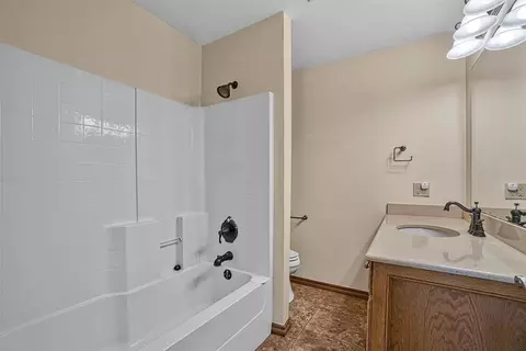 Bath - 20966 E County Road 155, Altus, OK 73521 photo 4 of 6