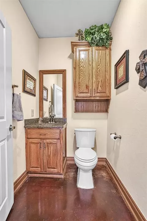 Bath - 20966 E County Road 155, Altus, OK 73521 photo 1 of 6