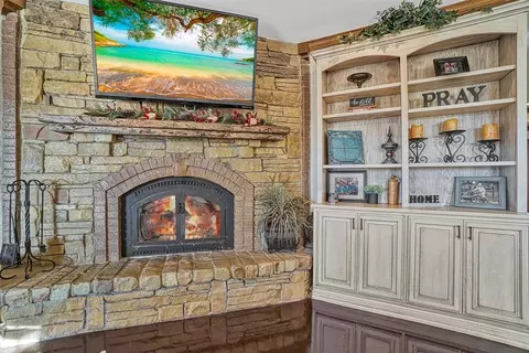 Living - 20966 E County Road 155, Altus, OK 73521 photo 4 of 4