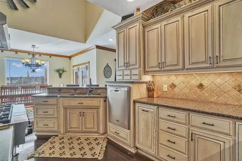 Kitchen - 20966 E County Road 155, Altus, OK 73521 photo 5 of 7