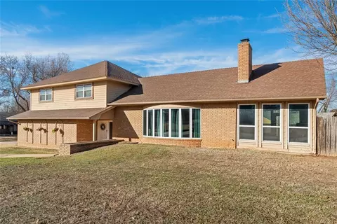 2 Turkey Knob St, Shawnee, OK 74804